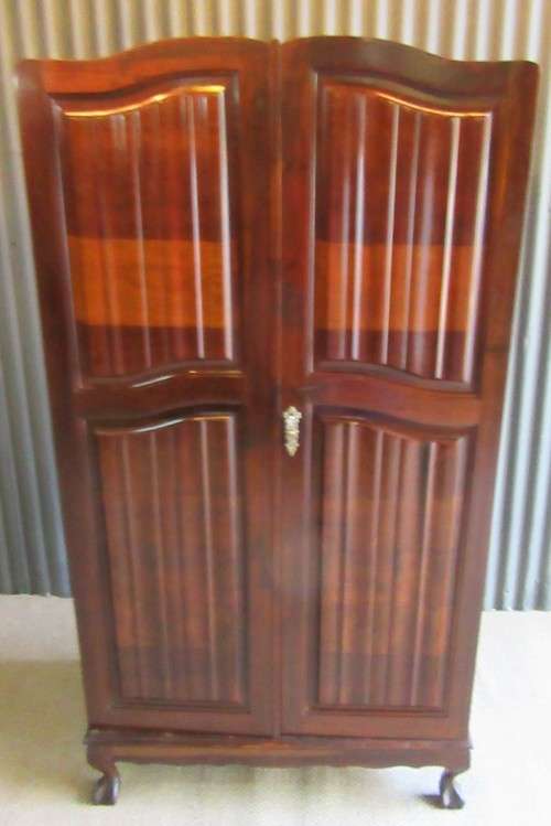 A GORGEOUS TWO DOOR VINTAGE BALL & CLAW WARDROBE WITH LOTS OF VINTAGE CHARM