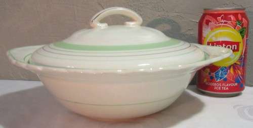 A lovley Woods ivory ware made in England serving casorole