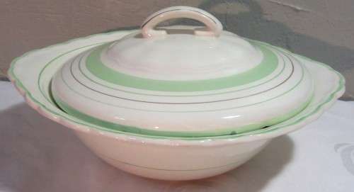 A lovley Woods ivory ware made in England serving casorole