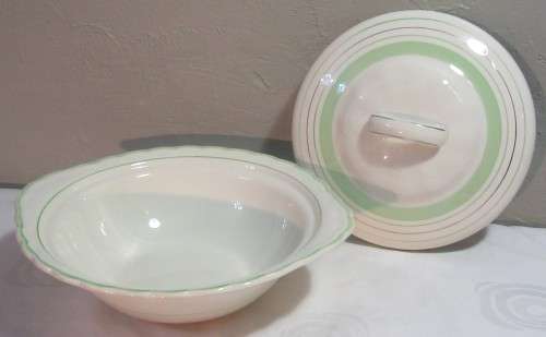 A lovley Woods ivory ware made in England serving casorole