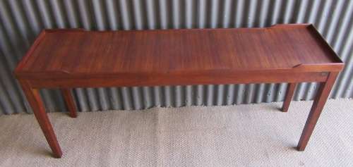 A GOREGOUS 1.6M ENTRANCE HALL TABEL OR SIDE SERVER - LOTS OF CARACTER
