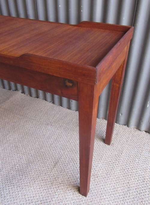 A GOREGOUS 1.6M ENTRANCE HALL TABEL OR SIDE SERVER - LOTS OF CARACTER