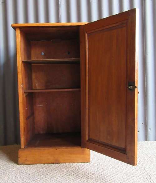 A GORGEOUS ANTIQUE SOLID WOOD ONE DOOR CABINET WILL LOOK STUNNING IN A BATHROOM - OR FOR A BEDSIDE