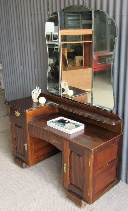 SALE - SALE - SALE DRESSING TABLE - WITH SO MUCH DETAL & WITH THREE MIRRORS -FURNINTURE MADE TO LAST