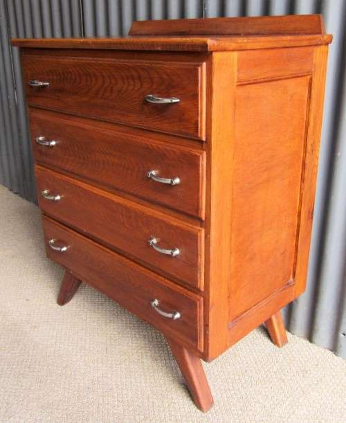 A LOVLEY VINTAGE CHEST OF DRAWER - RETRO CHIC