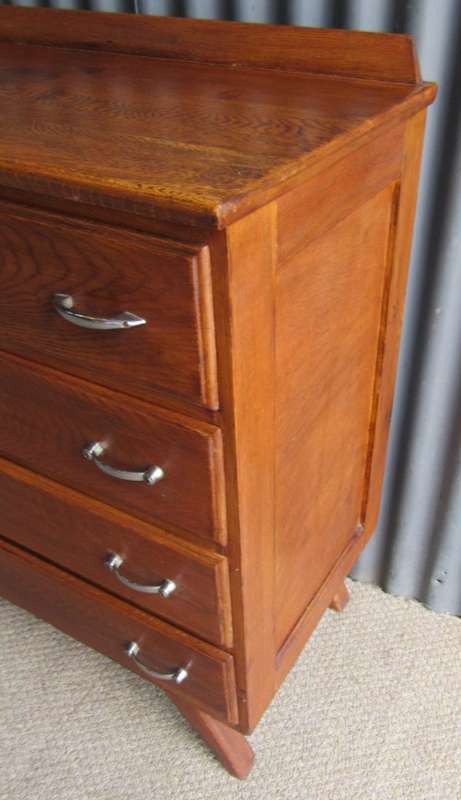 A LOVLEY VINTAGE CHEST OF DRAWER - RETRO CHIC