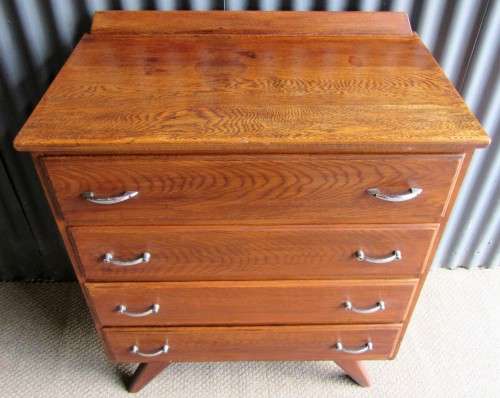 A LOVLEY VINTAGE CHEST OF DRAWER - RETRO CHIC