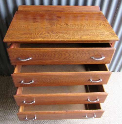 A LOVLEY VINTAGE CHEST OF DRAWER - RETRO CHIC