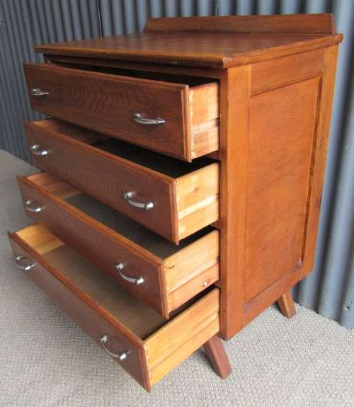 A LOVLEY VINTAGE CHEST OF DRAWER - RETRO CHIC
