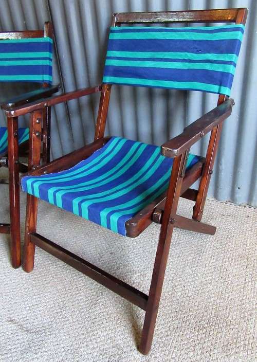 A STUNNING PAIR OF VINTAGE FOLD UP DECK CHAIRS