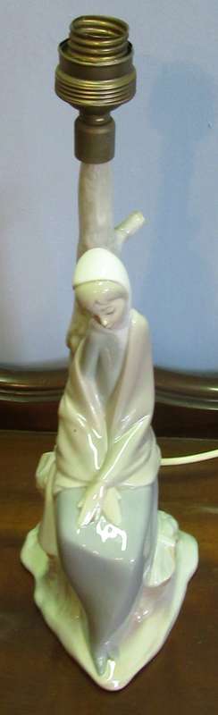 LLADRO NAO FIGURE LADY SHEPHERDESS SITTING TABLE LAMP TALL FIGURINE MADE IN SPAIN