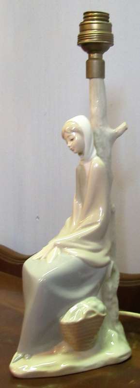 LLADRO NAO FIGURE LADY SHEPHERDESS SITTING TABLE LAMP TALL FIGURINE MADE IN SPAIN