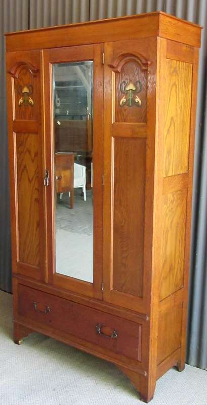A GORGEOUS MIRRORED OAK WARDROBE WITH BEAUTIFUL INLAY WORK  - STUNNING & TIMELESS