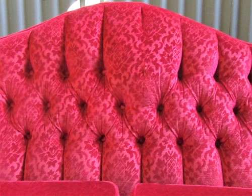 AN EXQUISITE QUEEN ANNE DOUBLE SEATER FABRIC FAIR MIGHT NEED RECOVERY ELGANT!!!