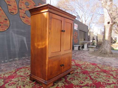 Four-door Mahogany cupboard with beautiful crown molding on top