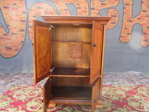 Four-door Mahogany cupboard with beautiful crown molding on top