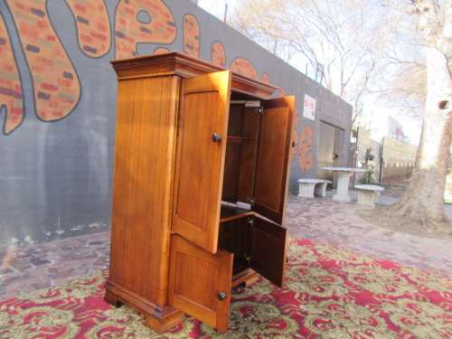 Four-door Mahogany cupboard with beautiful crown molding on top
