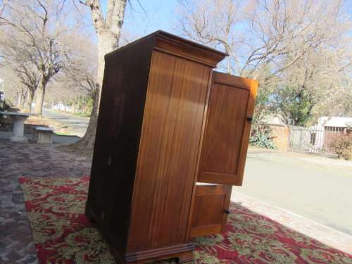 Four-door Mahogany cupboard with beautiful crown molding on top