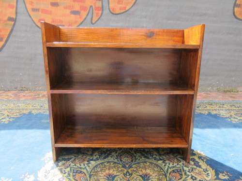 Cute Vintage Bookshelf perfect for a kids bedroom