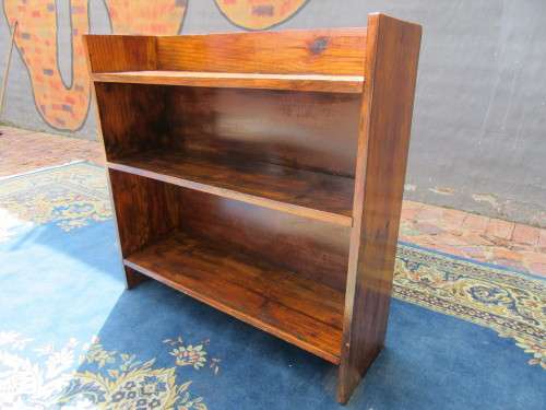 Cute Vintage Bookshelf perfect for a kids bedroom