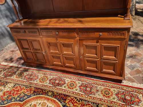 Stunning solid wood led glass buffet server in good condition