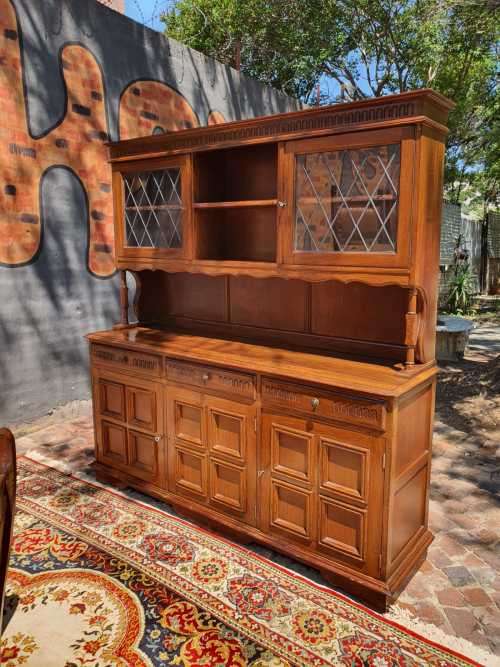 Stunning solid wood led glass buffet server in good condition