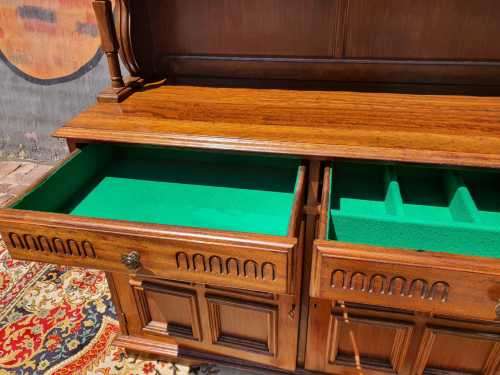 Stunning solid wood led glass buffet server in good condition