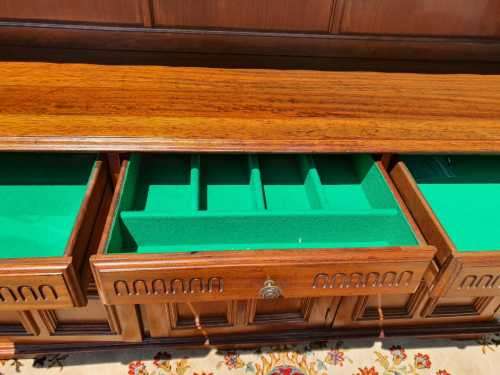 Stunning solid wood led glass buffet server in good condition