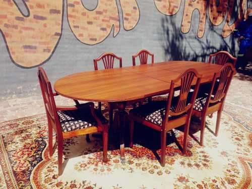Hartman Keppler six-seater dining room set with two carver chairs