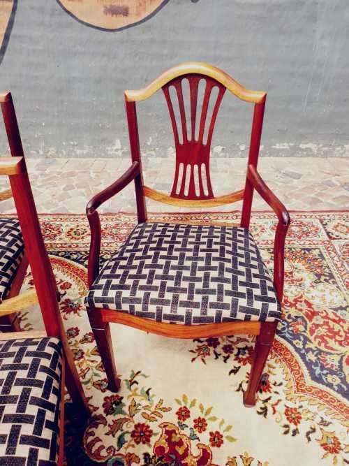 Hartman Keppler six-seater dining room set with two carver chairs