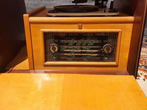 Ball and Claw Radio Cabinet not tested