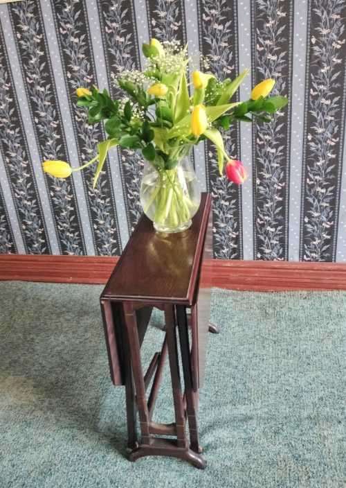 Quality antique Victorian mahogany Sutherland table