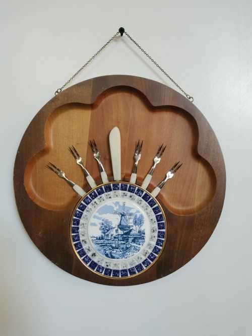 Delft Wooden Cheese Board