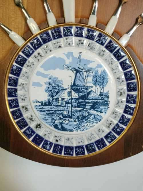 Delft Wooden Cheese Board