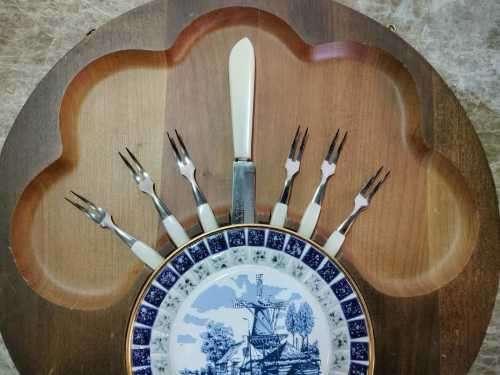 Delft Wooden Cheese Board