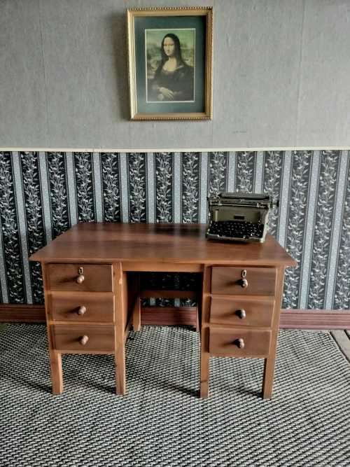 Lovely Vintage Desk with 6 Drawers (Collection only)