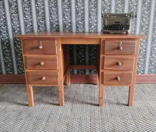 Lovely Vintage Desk with 6 Drawers (Collection only)