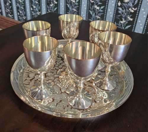 Elegant Set of 6 Silver plated Goblets with a Tray