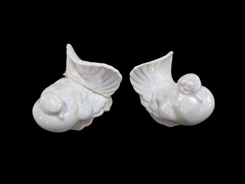 Stunning pair of vintage pearl glazed pigeon fan tail doves, measuring  H 11cm x L 9cm x W 11cm