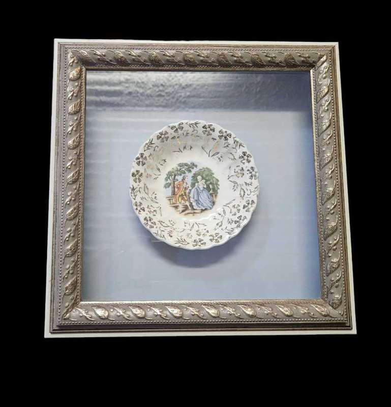 Stylish box frame with a Limose style plate, perfect for adding a touch of sophistication