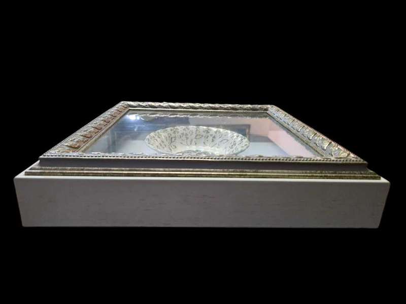 Stylish box frame with a Limose style plate, perfect for adding a touch of sophistication