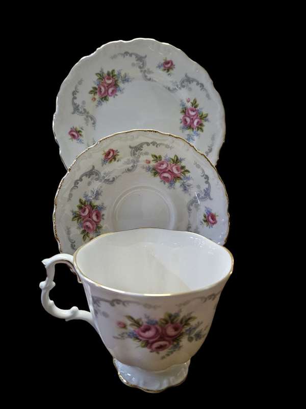 Royal Albert Tranquility Trio