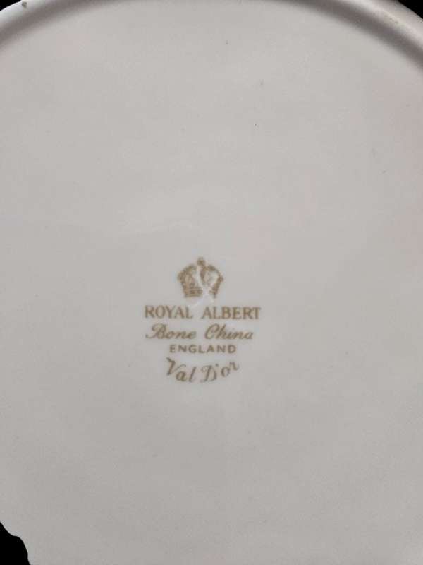Royal Albert Valdor Serving Cake Plate