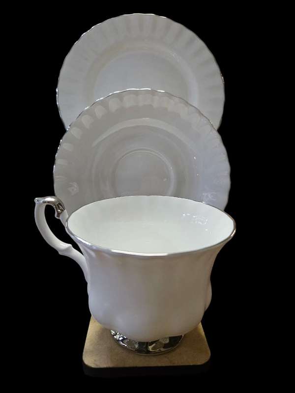 Royal Albert Chantilly trio