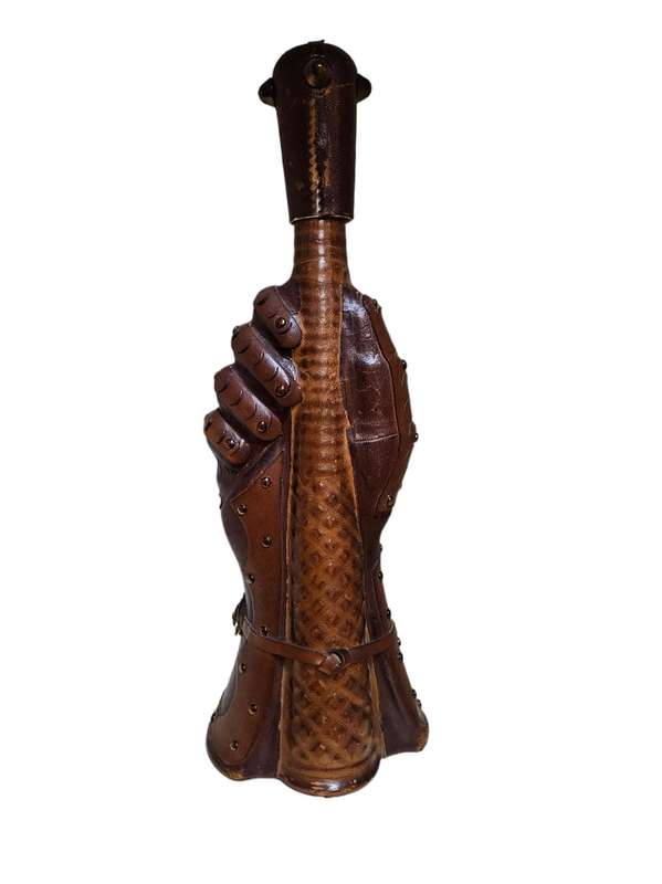 Italian leather bottle patenttato knights glass bottle