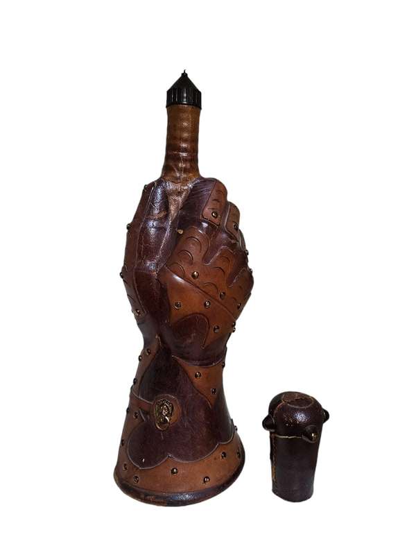 Italian leather bottle patenttato knights glass bottle