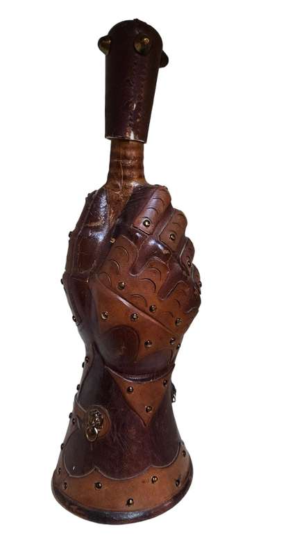 Italian leather bottle patenttato knights glass bottle