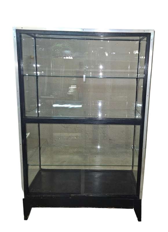 Merwitz Shopfitters Antique Show case