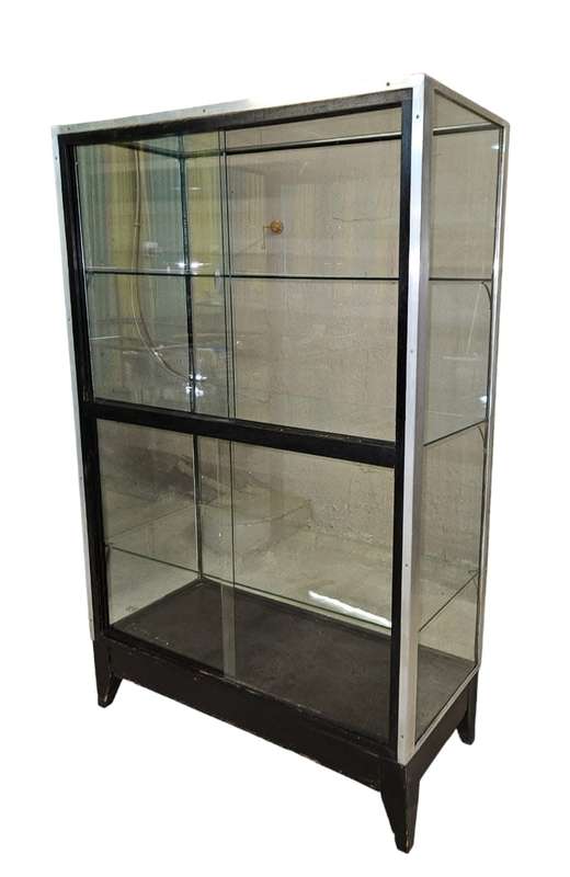 Merwitz Shopfitters Antique Show case