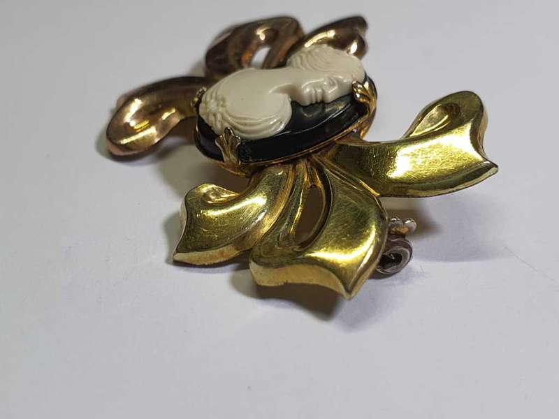 Vintage Cameo Brooch